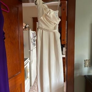 Chic White One-Shoulder Jumpsuit